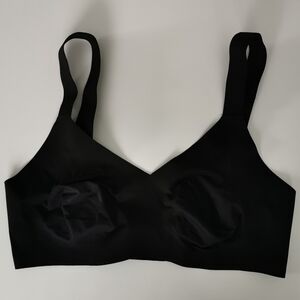 Knix Size 4 Black Unlined V-Neck Wire Free Wireless Bra
